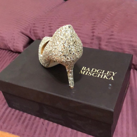 Shoe - Picture 4 of 4